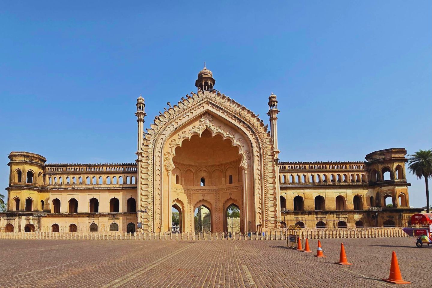 Taxi to Lucknow from Kanpur